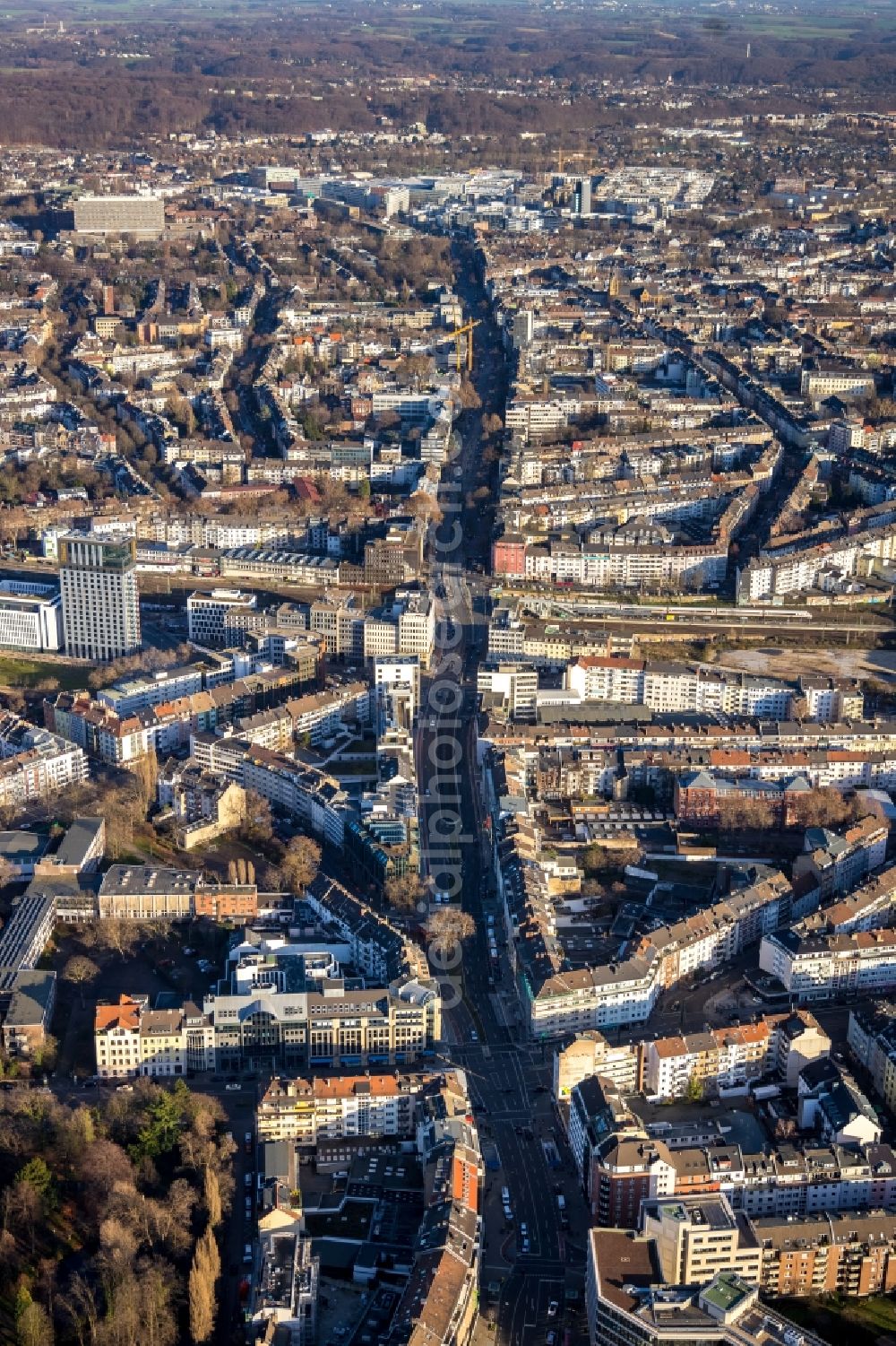 Düsseldorf from the bird's eye view: Street guide of famous promenade and shopping street Berliner Allee in Duesseldorf in the state North Rhine-Westphalia, Germany