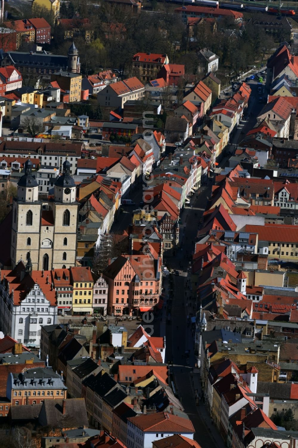 Lutherstadt Wittenberg from the bird's eye view: Street guide of famous promenade and shopping street Coswiger Strasse - Markt - Schlosstrasse - Collegienstrasse in Lutherstadt Wittenberg in the state Saxony-Anhalt