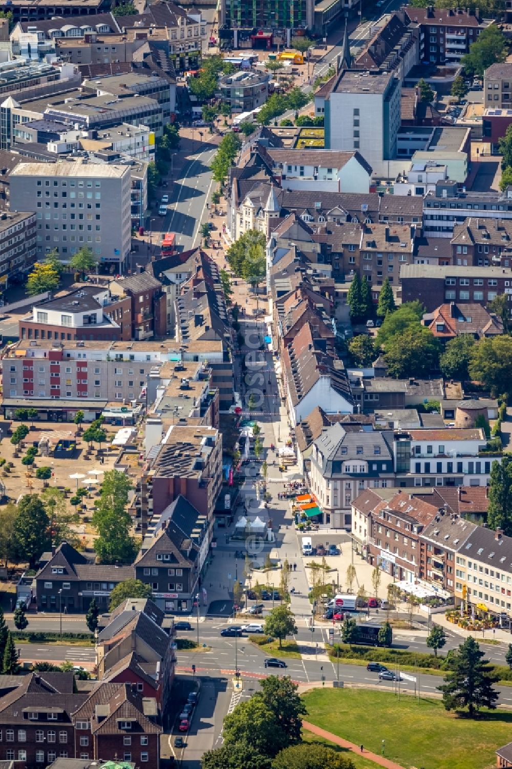 Bottrop from the bird's eye view: Street guide of famous promenade and shopping street Gladbecker Strasse in the district Stadtmitte in Bottrop in the state North Rhine-Westphalia, Germany