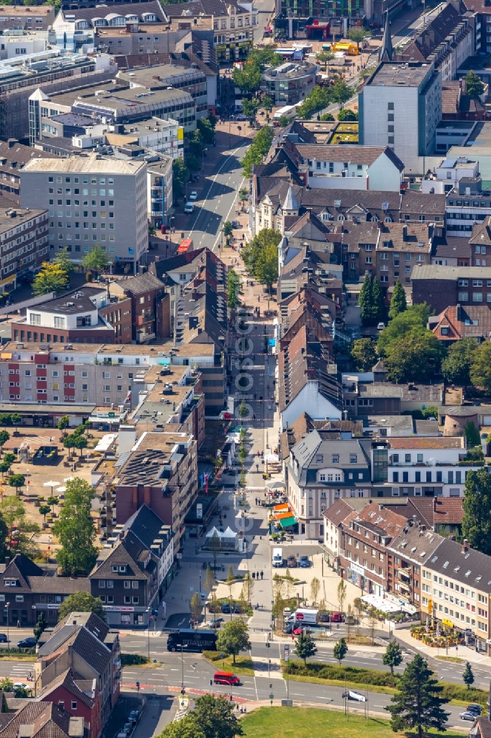 Bottrop from the bird's eye view: Street guide of famous promenade and shopping street Gladbecker Strasse in the district Stadtmitte in Bottrop in the state North Rhine-Westphalia, Germany