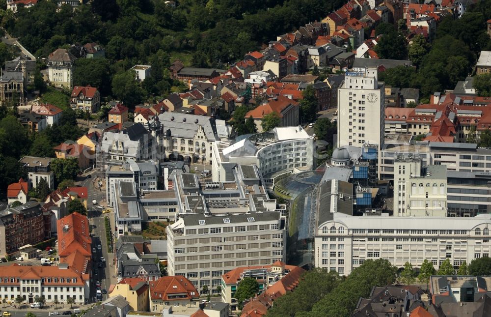 Jena from the bird's eye view: Street guide of famous promenade and shopping street Goethestrasse with the shopping malls and the tower of the JENOPTIK AG in Jena in the state Thuringia, Germany