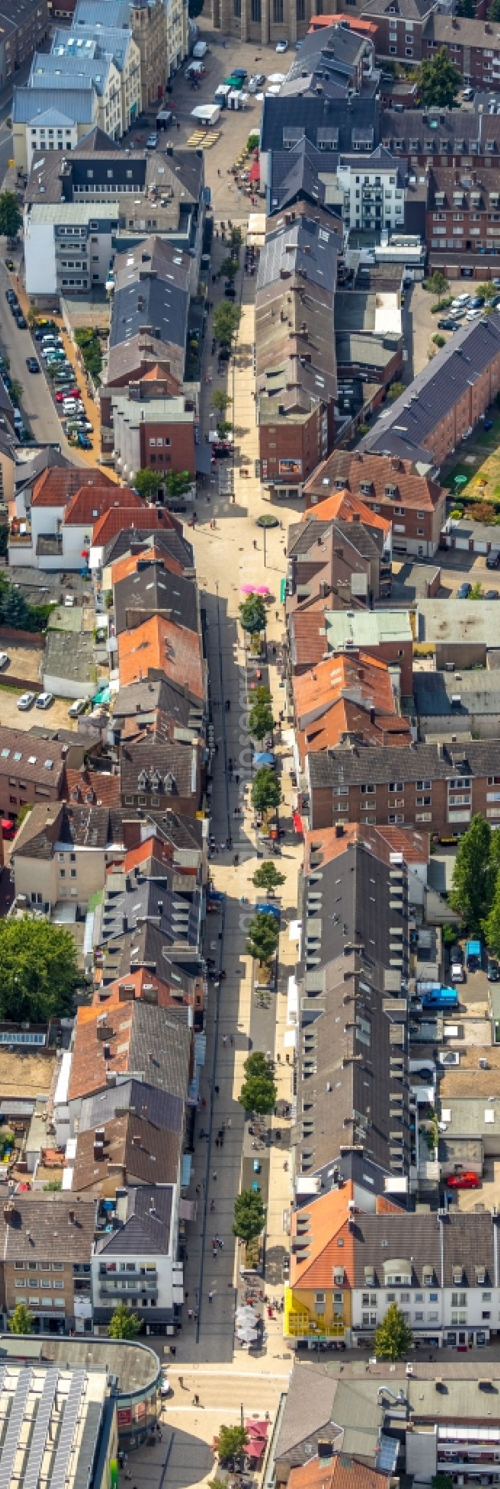 Aerial image Wesel - Street guide of famous promenade and shopping street Hohe Strasse in the district Blumenkamp in Wesel in the state North Rhine-Westphalia, Germany