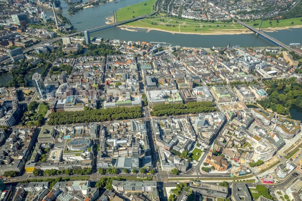 Aerial photograph Düsseldorf - Street guide of famous promenade and shopping street Koenigsallee in the district Stadtmitte in Duesseldorf in the state North Rhine-Westphalia, Germany