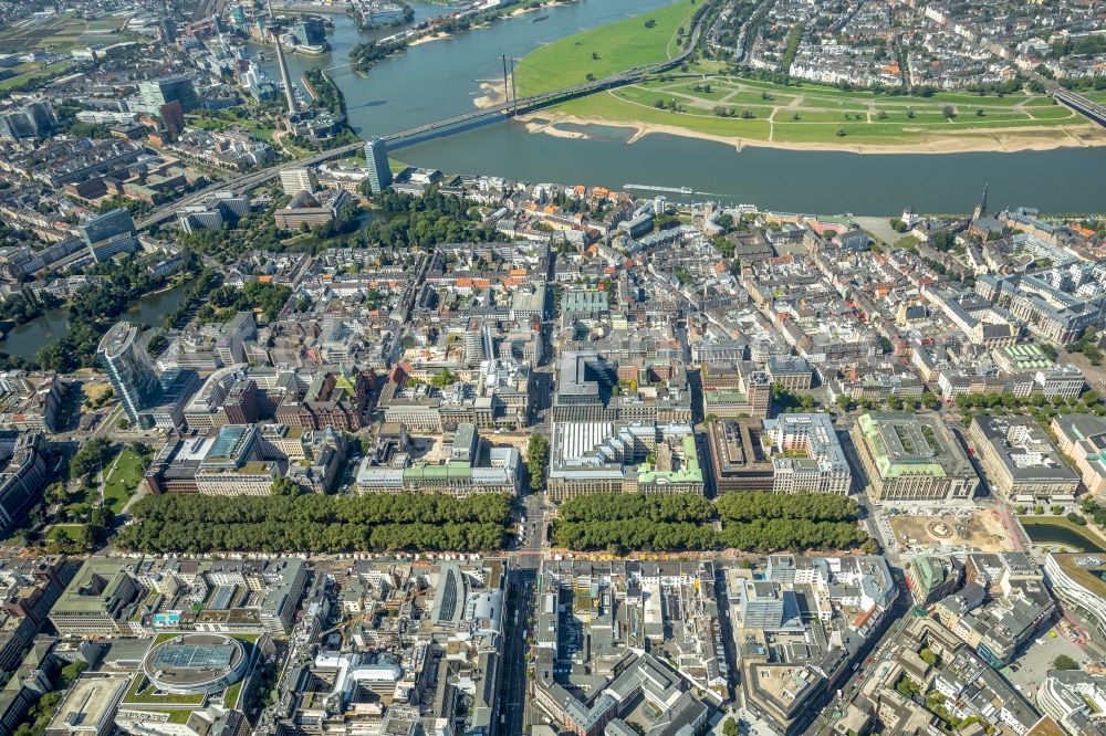 Düsseldorf from above - Street guide of famous promenade and shopping street Koenigsallee in the district Stadtmitte in Duesseldorf in the state North Rhine-Westphalia, Germany