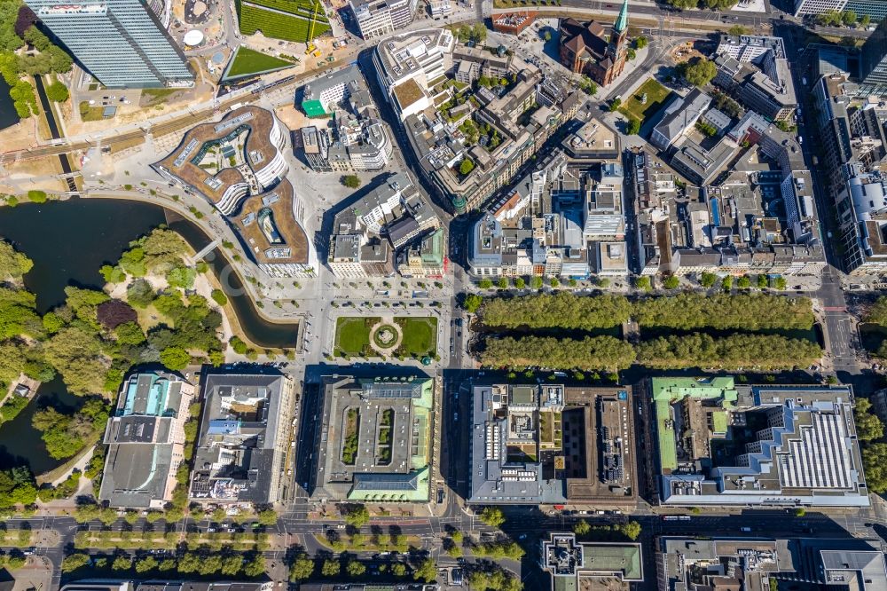 Aerial photograph Düsseldorf - Street guide of famous promenade and shopping street Koenigsallee in the district Stadtmitte in Duesseldorf in the state North Rhine-Westphalia, Germany