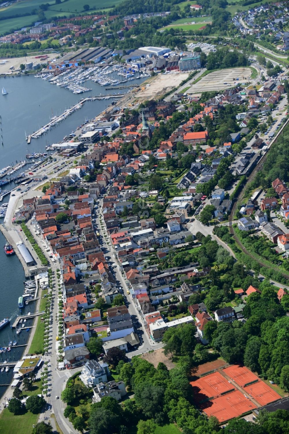 Alt Travemünde - Rönnau from above - Street guide of famous promenade and shopping street Kurgartenstrasse in Alt Travemuende - Roennau in the state Schleswig-Holstein, Germany