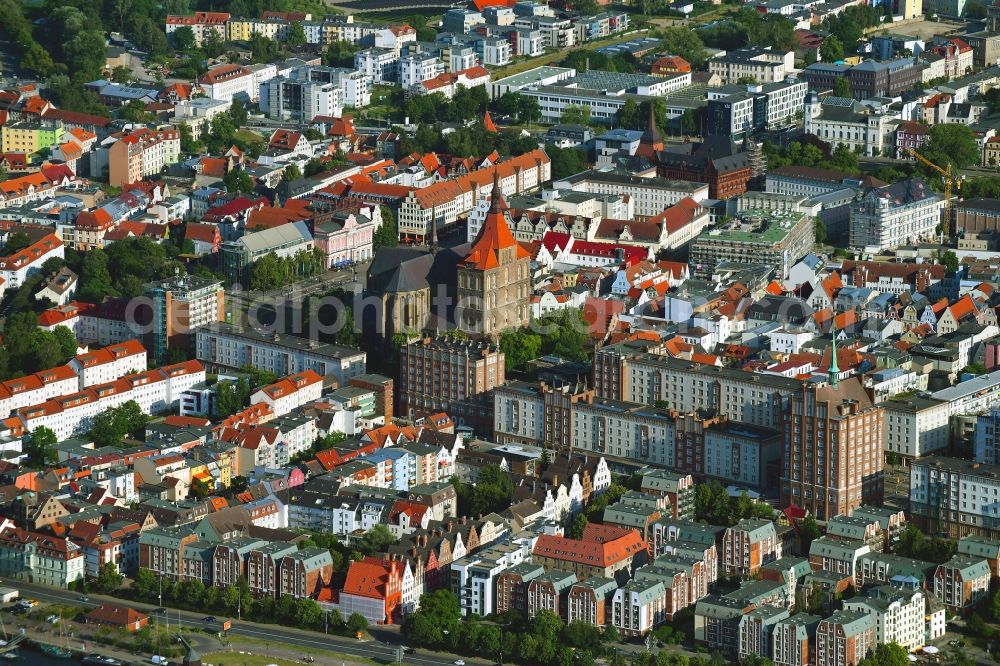 Rostock from the bird's eye view: Street guide of famous promenade and shopping street Lange Strasse in the district Stadtmitte in Rostock in the state Mecklenburg - Western Pomerania, Germany