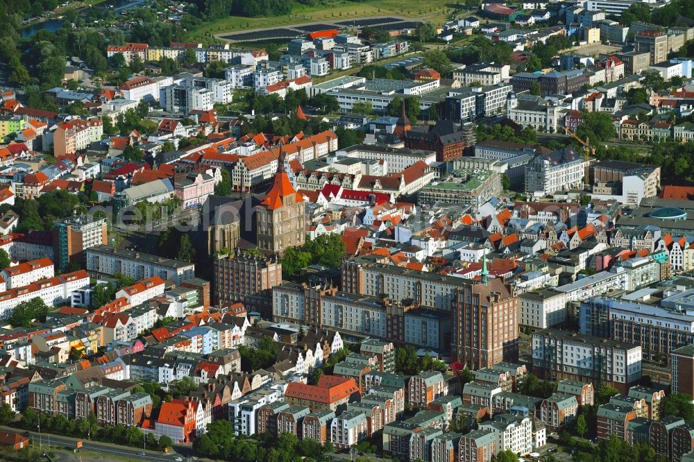 Aerial photograph Rostock - Street guide of famous promenade and shopping street Lange Strasse in the district Stadtmitte in Rostock in the state Mecklenburg - Western Pomerania, Germany