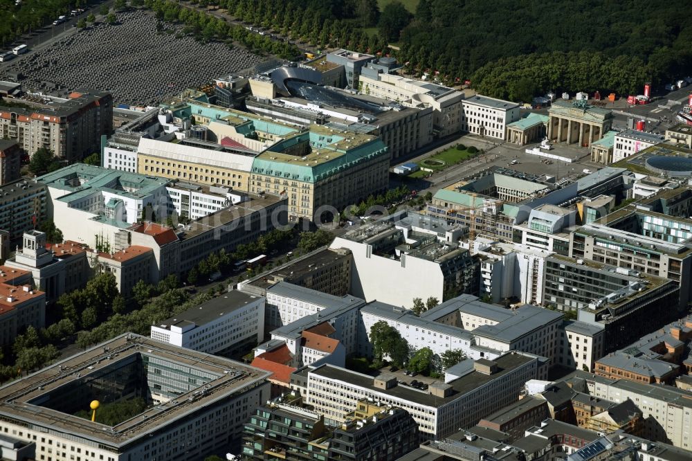 Berlin from above - Street guide of famous promenade and shopping street Unter den Linden in Mitte in Berlin