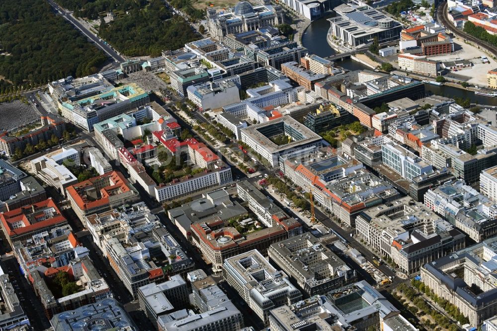 Berlin from the bird's eye view: Street guide of famous promenade and shopping street Unter den Linden in the district Mitte in Berlin, Germany