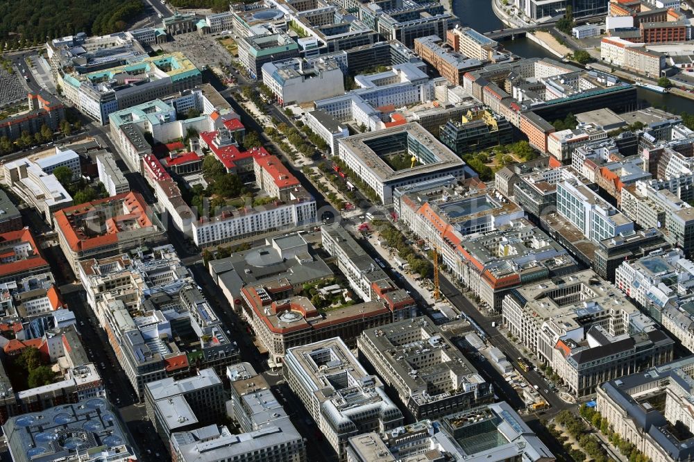 Aerial image Berlin - Street guide of famous promenade and shopping street Unter den Linden in the district Mitte in Berlin, Germany