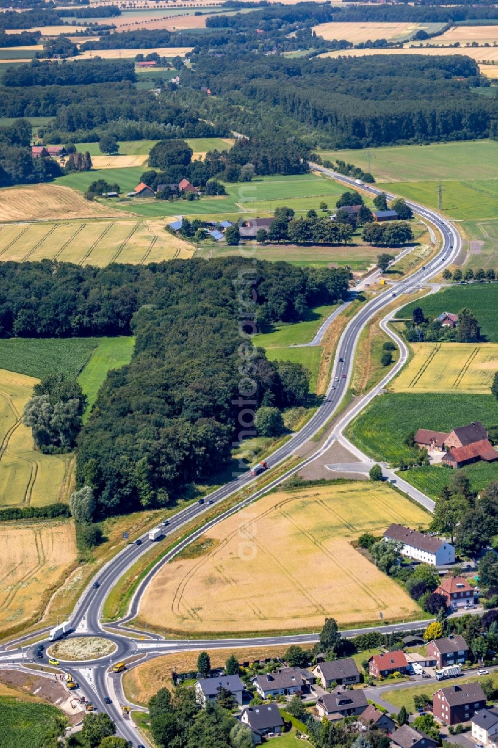 Beckum from the bird's eye view: Street - road guidance of Bundesstrasse B58 in Beckum in the state North Rhine-Westphalia, Germany