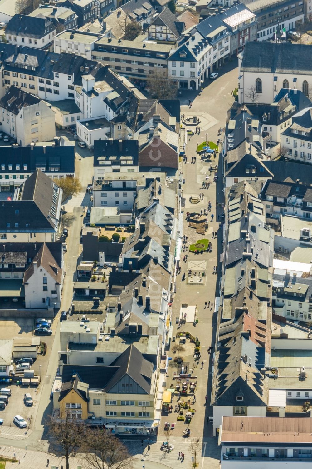 Meschede from above - Strassenfuehrung shopping street Ruhrstrasse in Meschede in the state of North Rhine-Westphalia, Germany