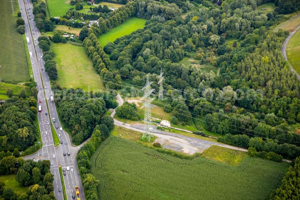 Aerial photograph Gladbeck - Course of the street guidance of the Essener Str. Above the Boye with adjoining field and forest areas in Gladbeck in the state of North Rhine-Westphalia - NRW, Germany