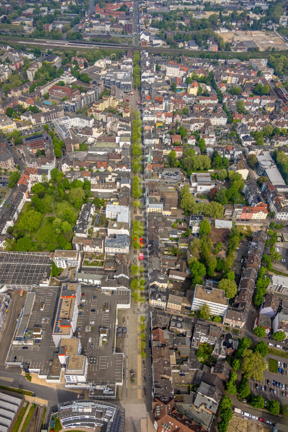 Aerial image Herne - Street guide of famous promenade and shopping street of Bahnhofstrasse in Herne at Ruhrgebiet in the state North Rhine-Westphalia, Germany