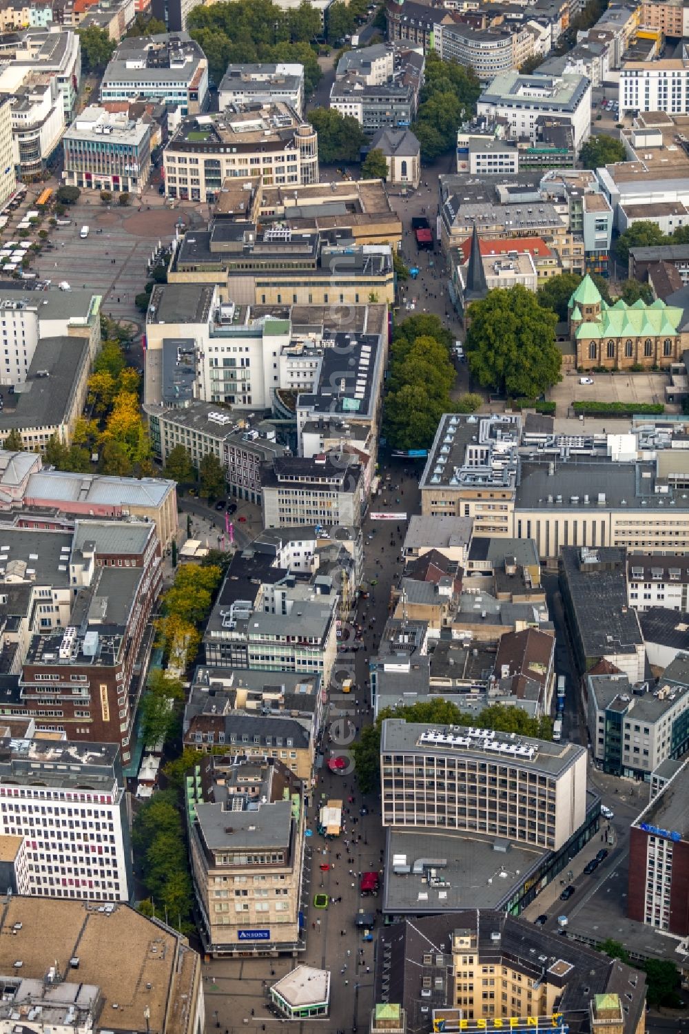 Essen from the bird's eye view: Street guide of promenade and shopping street Kettwiger Strasse in Essen in the state North Rhine-Westphalia, Germany