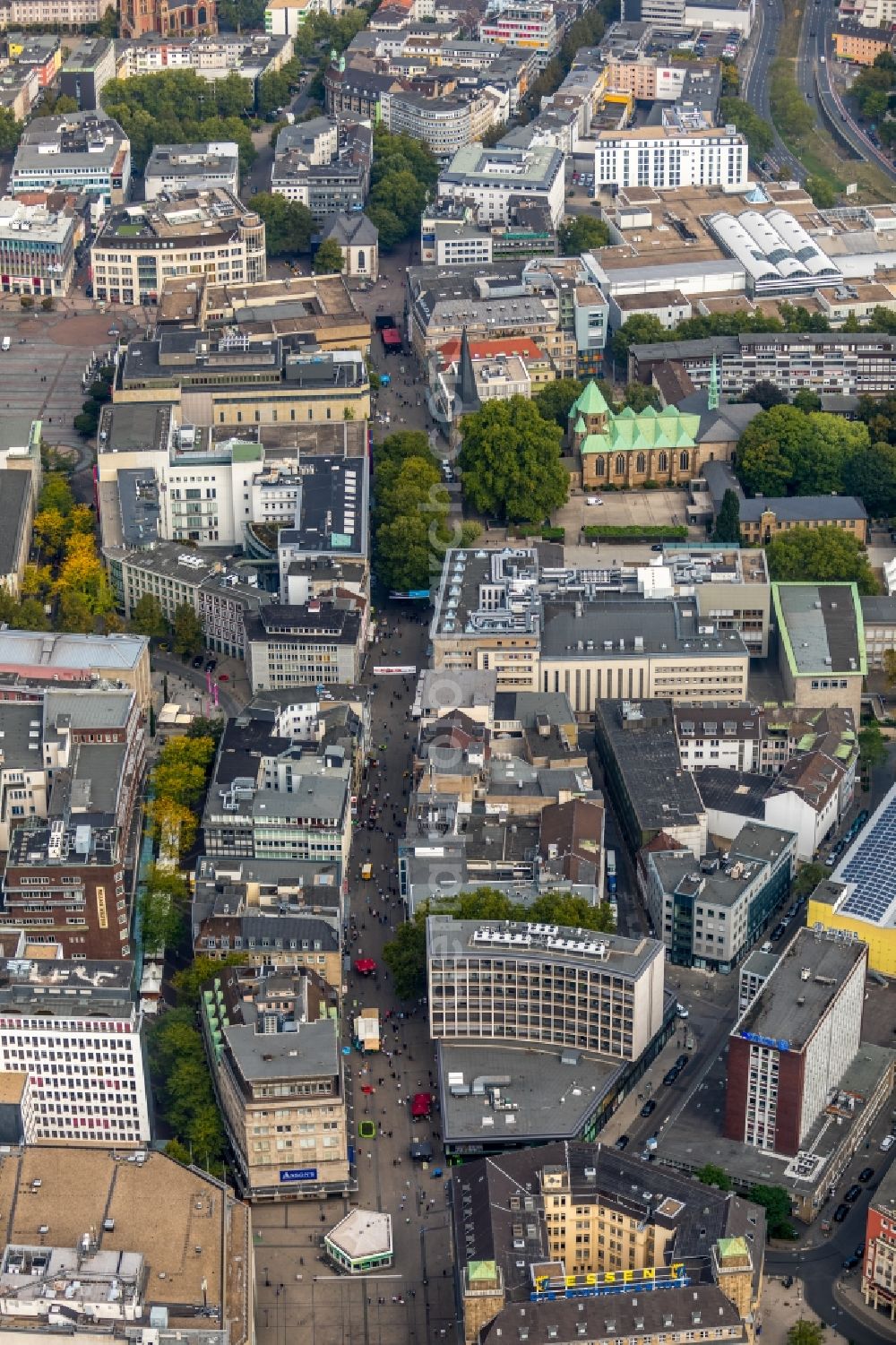 Aerial photograph Essen - Street guide of promenade and shopping street Kettwiger Strasse in Essen in the state North Rhine-Westphalia, Germany