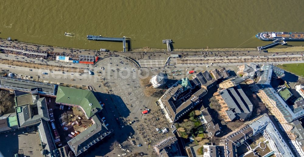 Aerial photograph Düsseldorf - Street guide of promenade and shopping street Rheinufertunnel in Duesseldorf at Ruhrgebiet in the state North Rhine-Westphalia, Germany