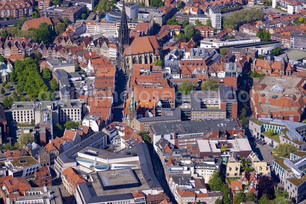 Münster from the bird's eye view: Street guide of famous promenade and shopping street on street Prinzipalmarkt in Muenster in the state North Rhine-Westphalia, Germany