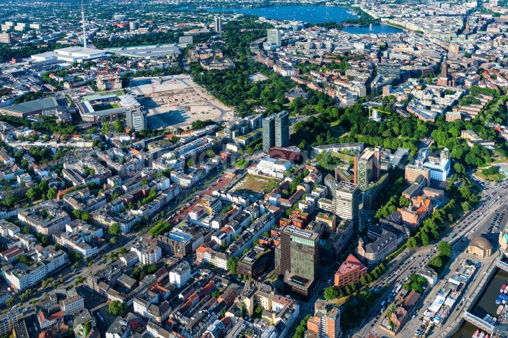 Hamburg from the bird's eye view: Street guide of famous promenade and shopping street of the Reeperbahn in the residential and commercial district in the district Sankt Pauli in Hamburg, Germany