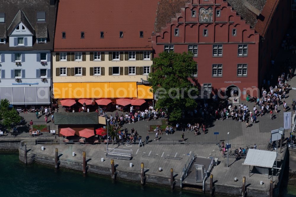 Aerial photograph Meersburg - Street guide of famous promenade and shopping street at the ferry port on street Seepromenade in Meersburg at Bodensee in the state Baden-Wuerttemberg, Germany