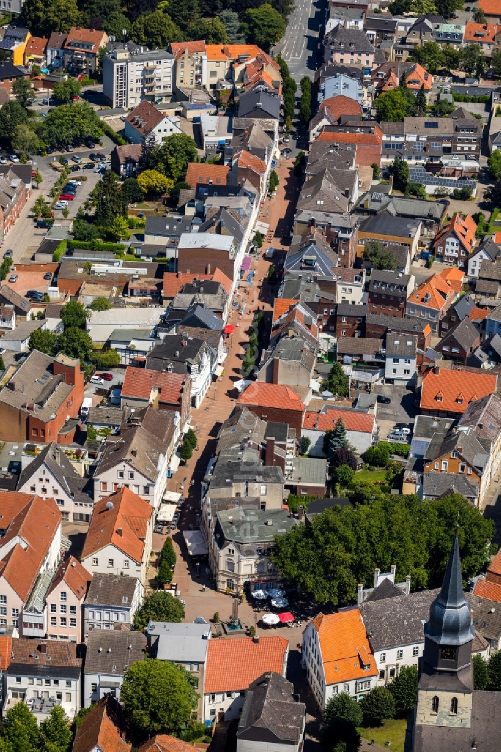 Beckum from above - Street - road guidance of Fussgaengerzone Nordstrasse in Stadtzentrum in Beckum in the state North Rhine-Westphalia, Germany