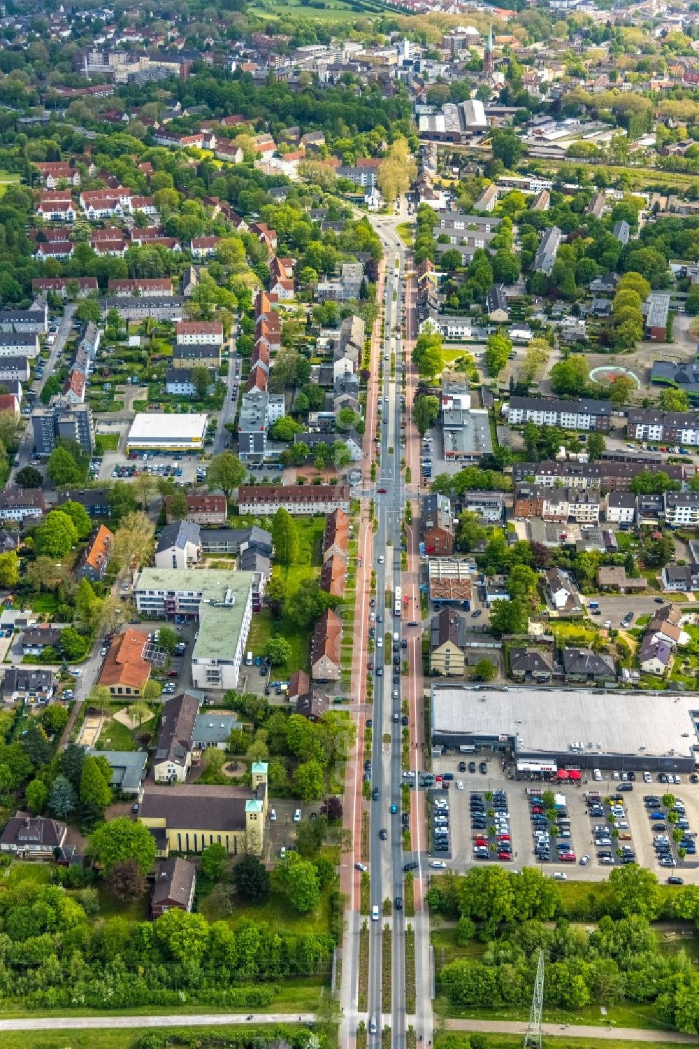 Gladbeck from above - Street - road guidance of Horster Strasse in Gladbeck at Ruhrgebiet in the state North Rhine-Westphalia, Germany