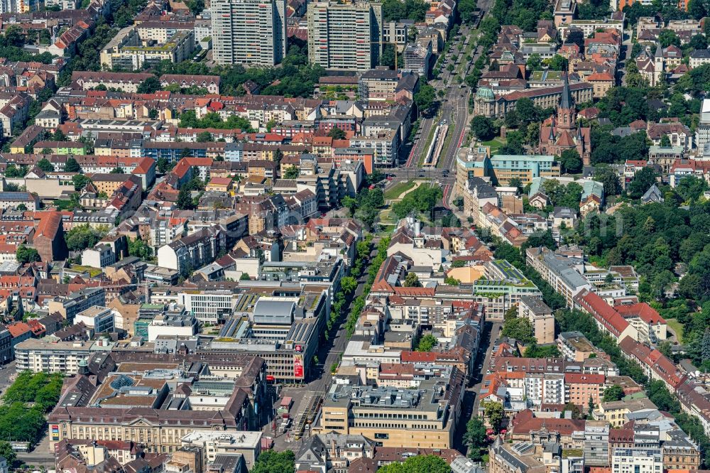 Innenstadt-West from the bird's eye view: Street - road guidance Der Kaiserallee in Karlsruhe in Innenstadt-West in the state Baden-Wuerttemberg, Germany