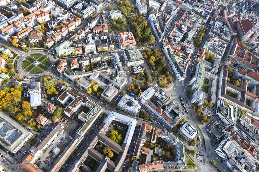 München from the bird's eye view: Street - road guidance Max-Josepf-Strasse Richtung Maximiliansplatz and Barer Strasse Richtung Lenbachplatz in Munich in the state Bavaria, Germany