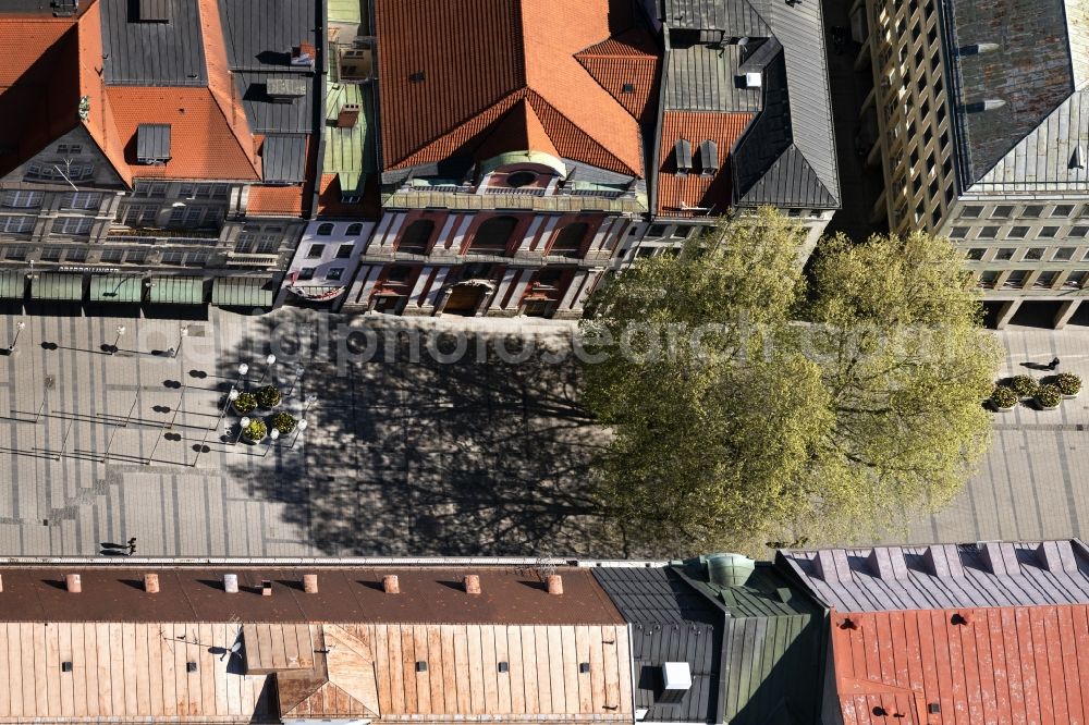 Aerial photograph München - Street - road guidance Neuhauserstrasse in of Fussgaengerzone in Munich in the state Bavaria, Germany