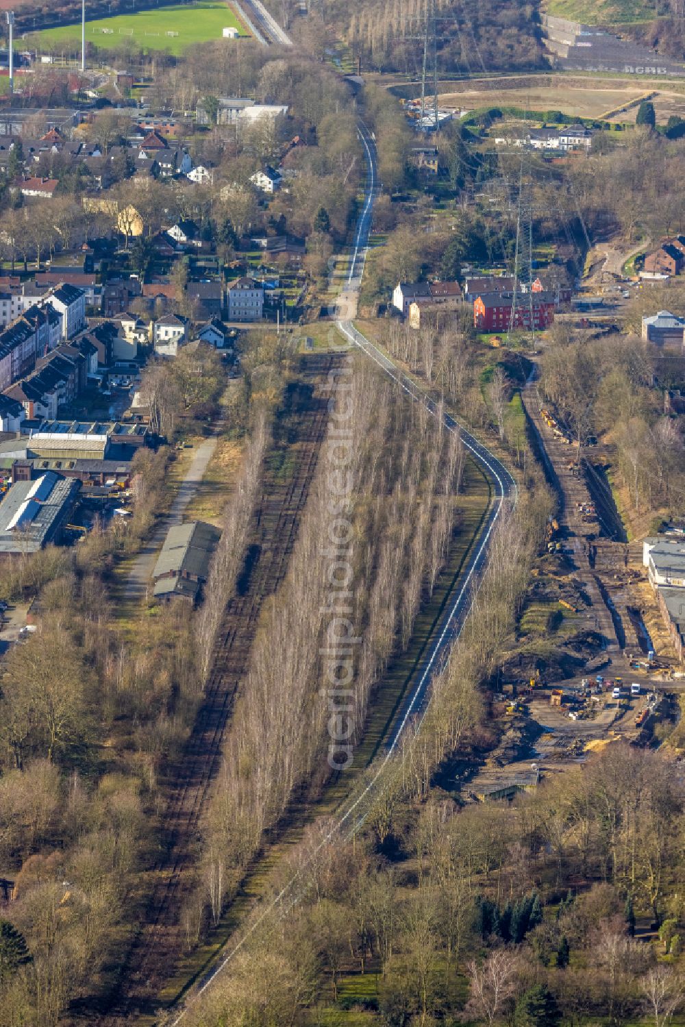 Aerial image Gelsenkirchen - Street - road guidance of Radschnellweges RS1 on ehemaligen Bahngelaende in Ueckendorf in Gelsenkirchen at Ruhrgebiet in the state North Rhine-Westphalia, Germany