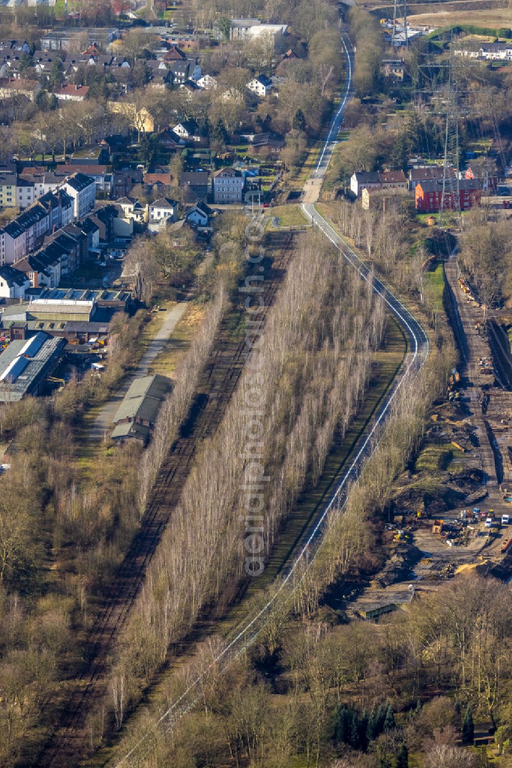 Aerial photograph Gelsenkirchen - Street - road guidance of Radschnellweges RS1 on ehemaligen Bahngelaende in Ueckendorf in Gelsenkirchen at Ruhrgebiet in the state North Rhine-Westphalia, Germany