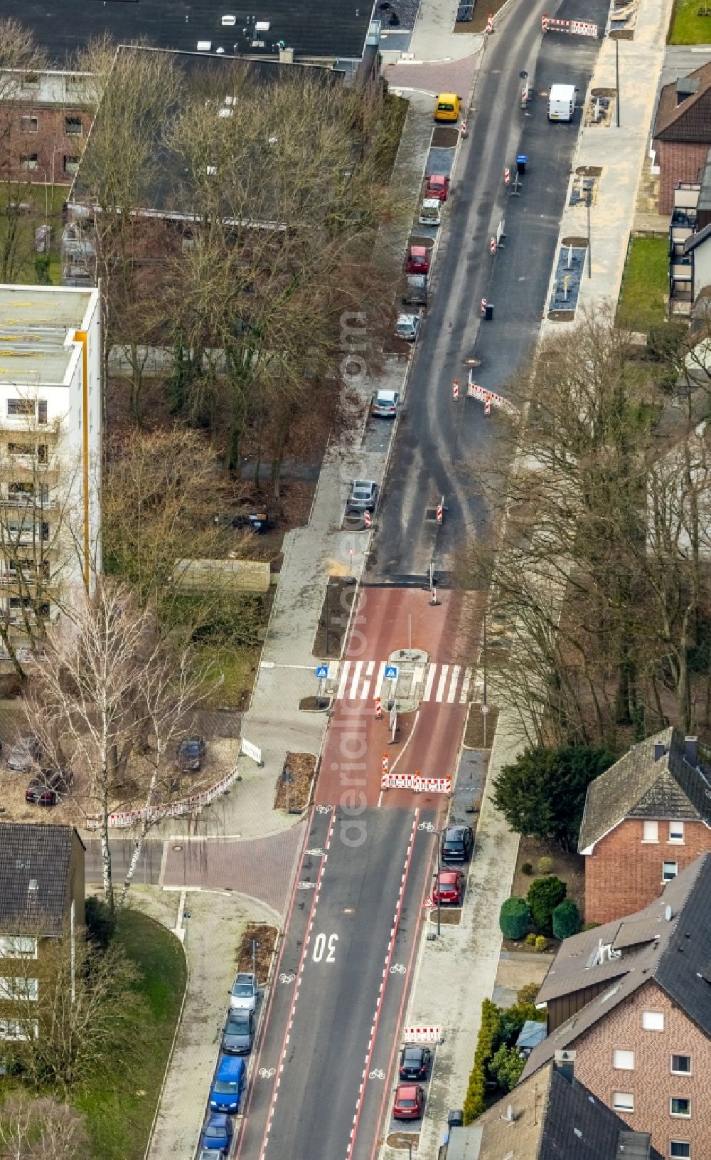 Bottrop from the bird's eye view: Street - road guidance with pedestrian crossing - zebra crossing on Schneiderstrasse in the district Grafenwald in Bottrop at Ruhrgebiet in the state North Rhine-Westphalia, Germany