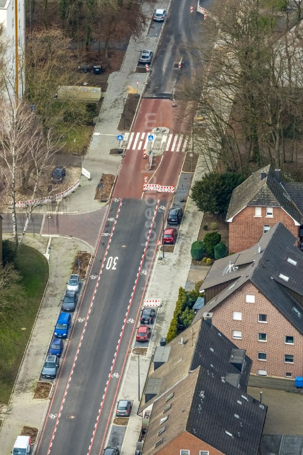 Aerial image Bottrop - Street - road guidance with pedestrian crossing - zebra crossing on Schneiderstrasse in the district Grafenwald in Bottrop at Ruhrgebiet in the state North Rhine-Westphalia, Germany