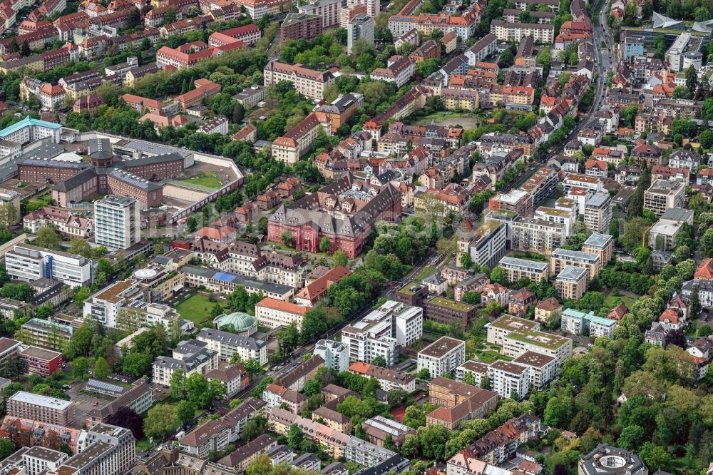 Freiburg im Breisgau from the bird's eye view: Street - road guidance im Stadtviertel along the Habsburger Strasse in Freiburg im Breisgau in the state Baden-Wuerttemberg, Germany