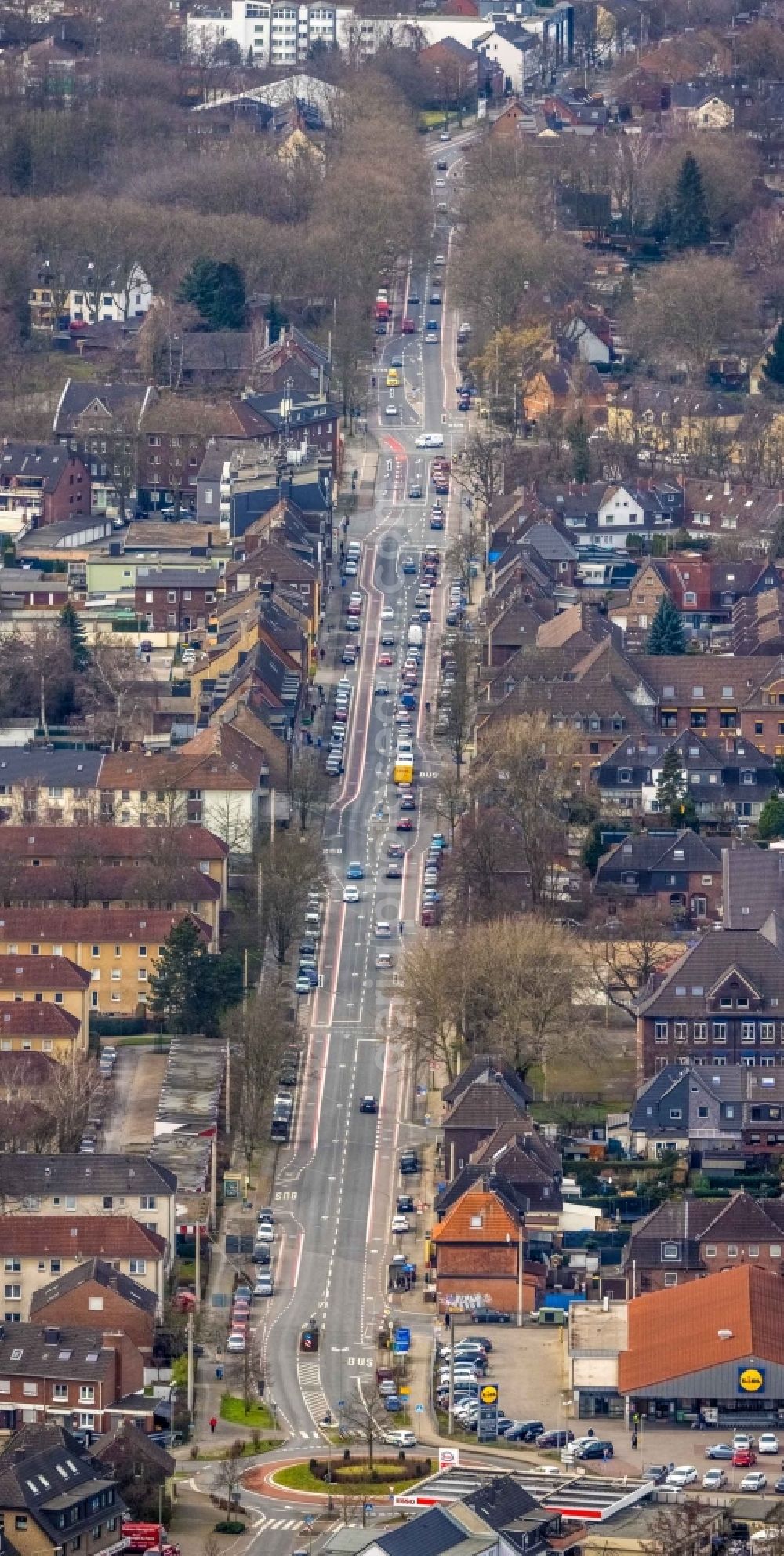 Oberhausen from above - Street - road guidance of Teutoburger Strasse in Oberhausen at Ruhrgebiet in the state North Rhine-Westphalia, Germany