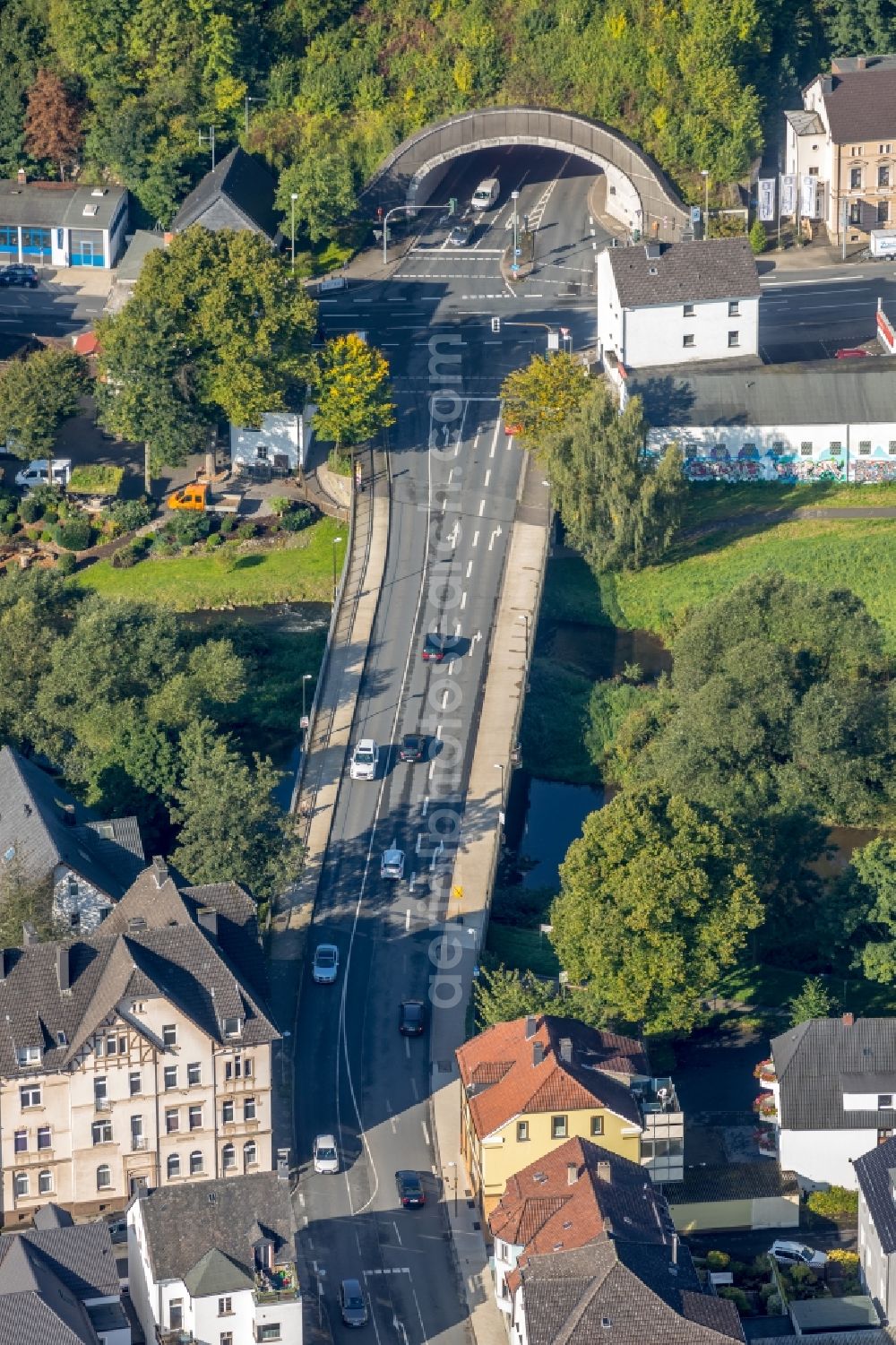 Aerial image Arnsberg - Streets of the B229 tunnel near the Henzestrasse on the crossing of the Ruhr river course in Arnsberg in the state of North Rhine-Westphalia, Germany