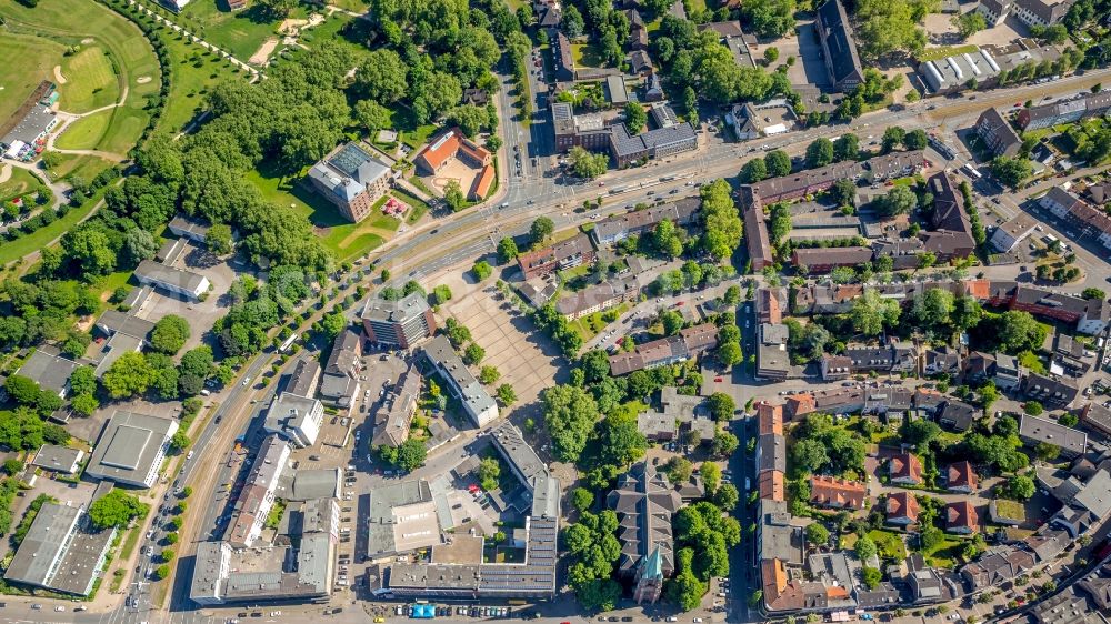 Gelsenkirchen from the bird's eye view: Street - road guidance of Turfstrasse in the district Horst in Gelsenkirchen in the state North Rhine-Westphalia, Germany