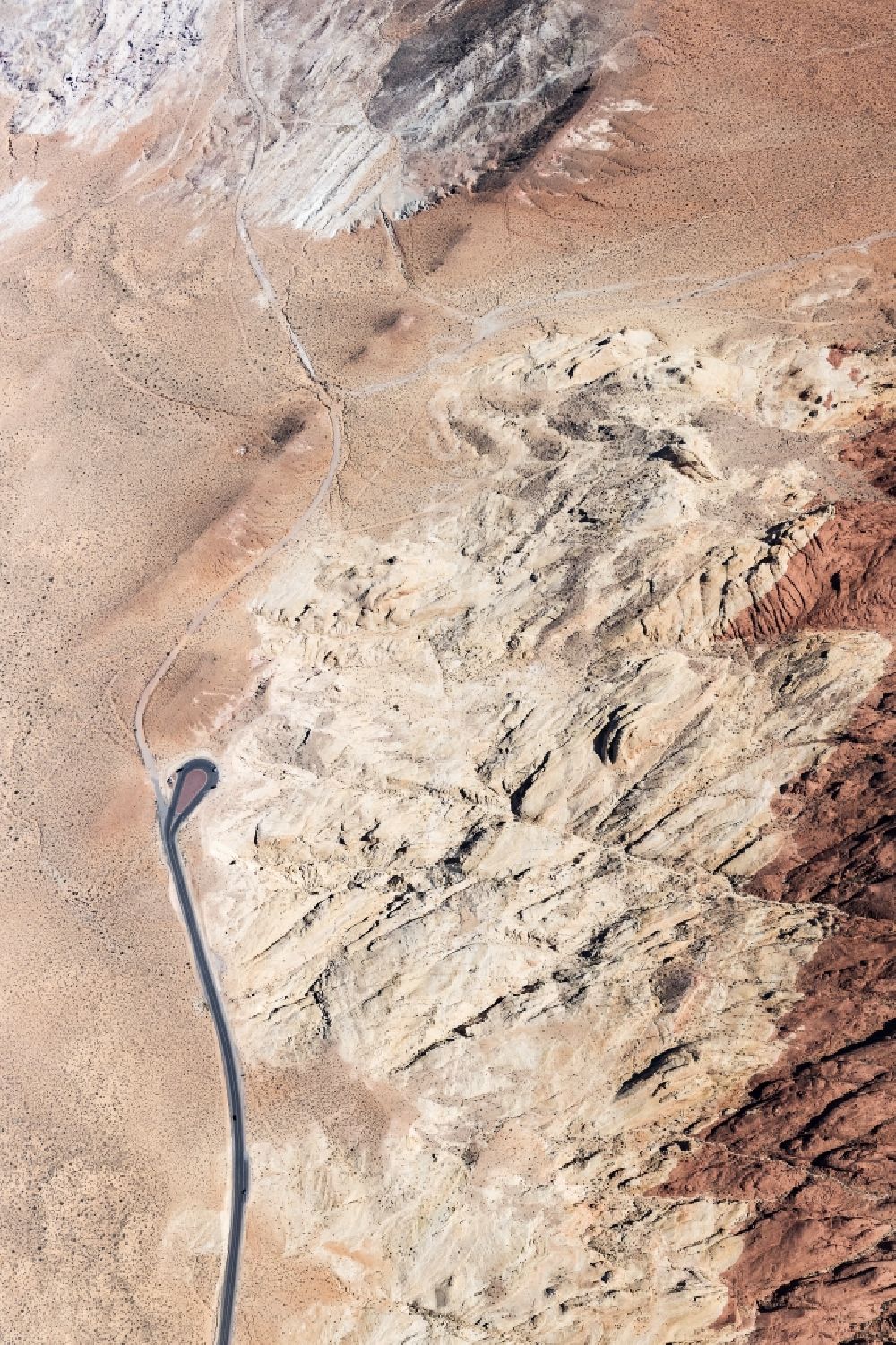 Aerial image Moapa Valley - Street - road guidance with Wendekreis and Parkmoeglichkeit Fire Canyon Parking in Moapa Valley in Nevada, United States of America