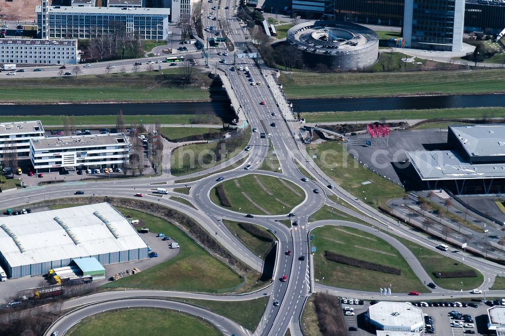 Aerial photograph Offenburg - Street - road guidance Zufahrt Offenburg about the Kinzig in Offenburg in the state Baden-Wuerttemberg, Germany