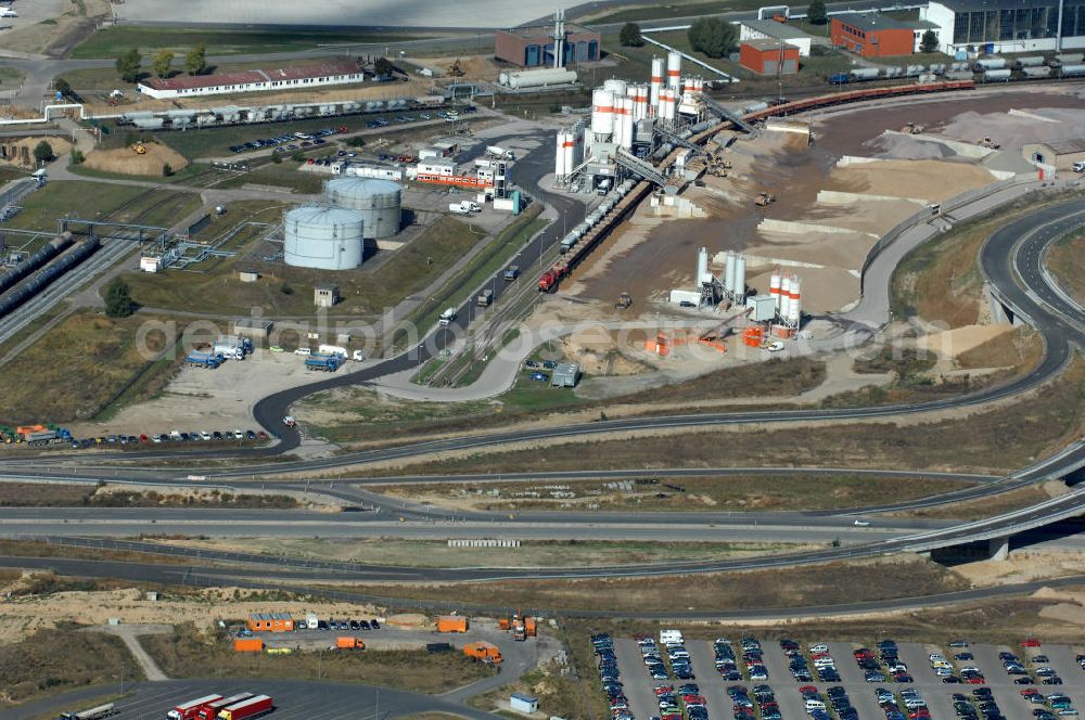 Aerial image Schönefeld - Blick auf die Baustelle der neuen Straßenführung / Anbindung zum Flughafen Berlin-Schönefeld BBI (SXF) im Nordosten des Flughafengelände, bei Kienberg. Ausführende Firmen: Hochtief AG; EUROVIA Beton; PORR; BERGER Bau; Kark Weiss; Matthai; Schäler Bau Berlin GmbH; STRABAG; MAX BÖGL