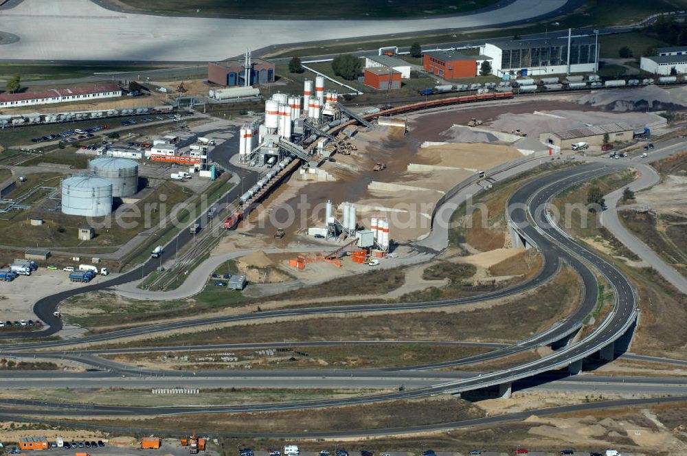 Aerial image Schönefeld - Blick auf die Baustelle der neuen Straßenführung / Anbindung zum Flughafen Berlin-Schönefeld BBI (SXF) im Nordosten des Flughafengelände, bei Kienberg. Ausführende Firmen: Hochtief AG; EUROVIA Beton; PORR; BERGER Bau; Kark Weiss; Matthai; Schäler Bau Berlin GmbH; STRABAG; MAX BÖGL