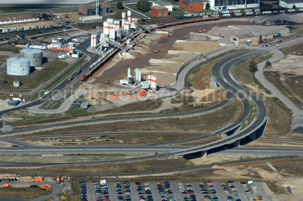 Aerial photograph Schönefeld - Blick auf die Baustelle der neuen Straßenführung / Anbindung zum Flughafen Berlin-Schönefeld BBI (SXF) im Nordosten des Flughafengelände, bei Kienberg. Ausführende Firmen: Hochtief AG; EUROVIA Beton; PORR; BERGER Bau; Kark Weiss; Matthai; Schäler Bau Berlin GmbH; STRABAG; MAX BÖGL