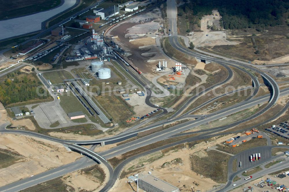 Aerial photograph Schönefeld - Blick auf die Baustelle der neuen Straßenführung / Anbindung zum Flughafen Berlin-Schönefeld BBI (SXF) im Nordosten des Flughafengelände, bei Kienberg. Ausführende Firmen: Hochtief AG; EUROVIA Beton; PORR; BERGER Bau; Kark Weiss; Matthai; Schäler Bau Berlin GmbH; STRABAG; MAX BÖGL