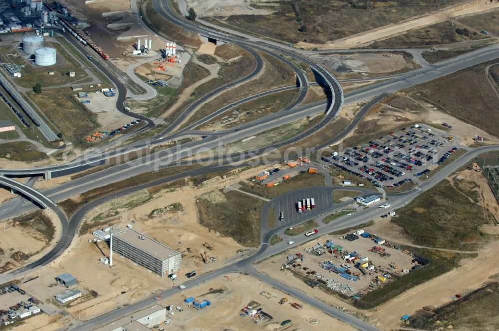 Schönefeld from above - Blick auf die Baustelle der neuen Straßenführung / Anbindung zum Flughafen Berlin-Schönefeld BBI (SXF) im Nordosten des Flughafengelände, bei Kienberg. Ausführende Firmen: Hochtief AG; EUROVIA Beton; PORR; BERGER Bau; Kark Weiss; Matthai; Schäler Bau Berlin GmbH; STRABAG; MAX BÖGL