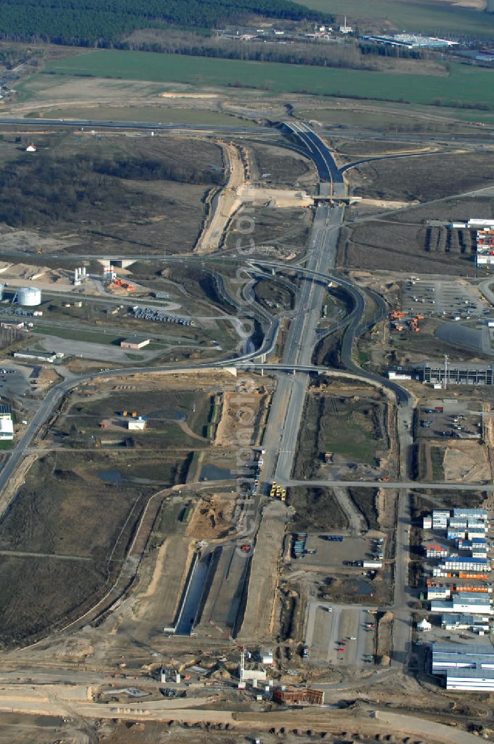 Aerial image Schönefeld - Blick auf die Baustelle der neuen Straßenführung / Anbindung zum Flughafen Berlin-Schönefeld BBI (SXF) im Nordosten des Flughafengelände, bei Kienberg. Ausführende Firmen: Hochtief AG; EUROVIA Beton; PORR; BERGER Bau; Kark Weiss; Matthai; Schäler Bau Berlin GmbH; STRABAG; MAX BÖGL