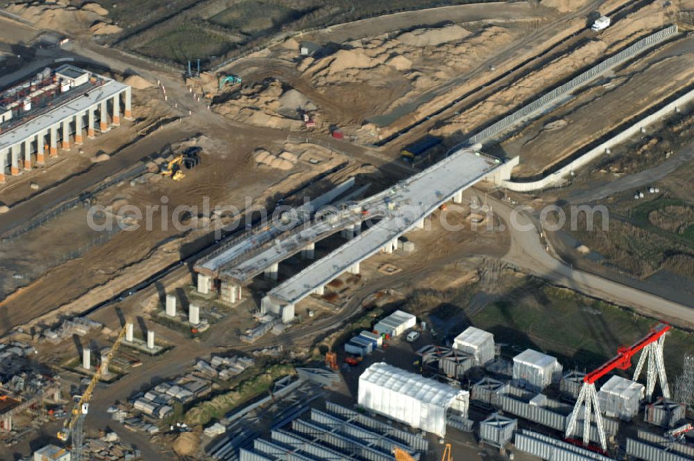 Schönefeld from above - Blick auf die Baustelle der neuen Straßenführung / Anbindung zum Flughafen Berlin-Schönefeld BBI (SXF) im Nordosten des Flughafengelände, bei Kienberg. Ausführende Firmen: Hochtief AG; EUROVIA Beton; PORR; BERGER Bau; Kark Weiss; Matthai; Schäler Bau Berlin GmbH; STRABAG; MAX BÖGL