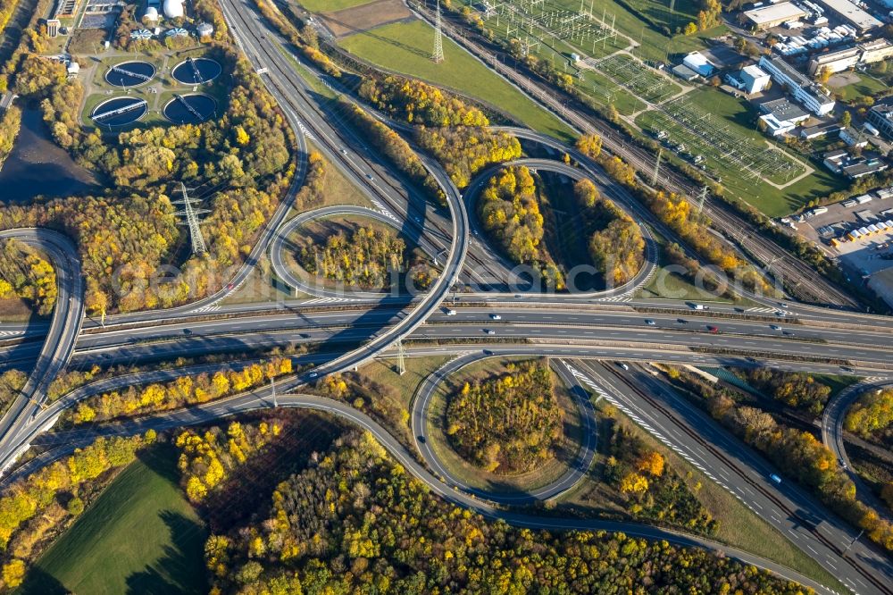 Dortmund from above - Autumn view at the entry and exit of the federal road B236 in the district Alt-Scharnhorst in Dortmund in the federal state North Rhine-Westphalia. Responsible is the Strassen.NRW