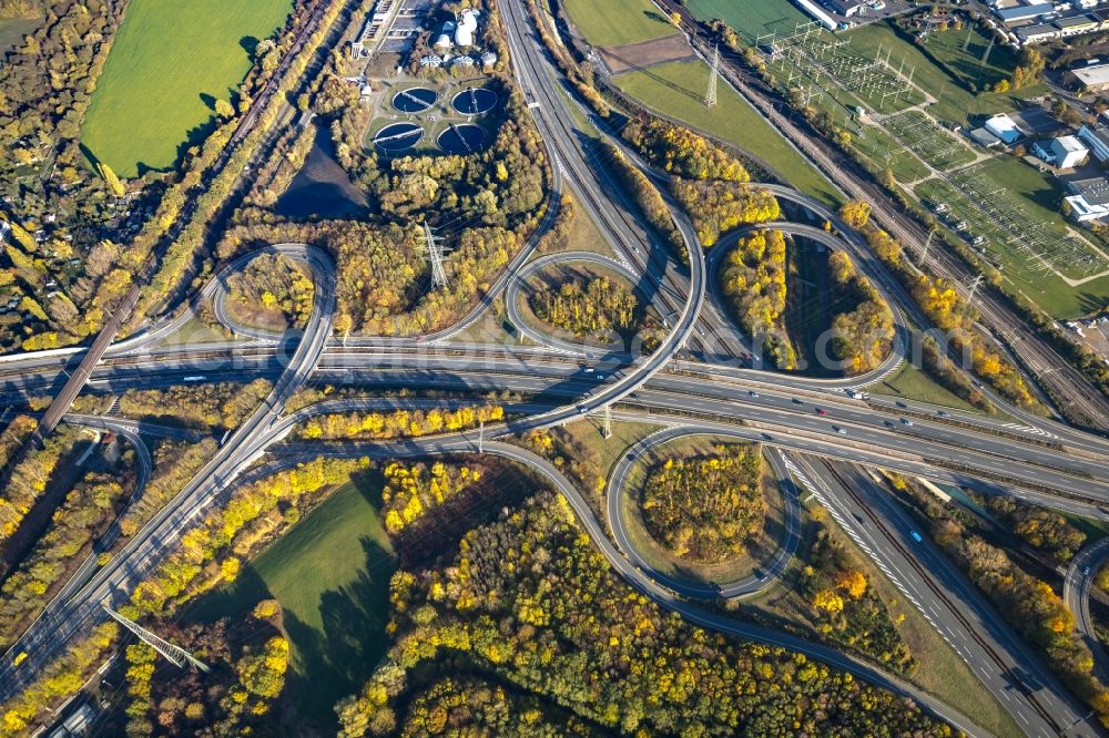 Dortmund from the bird's eye view: Autumn view at the entry and exit of the federal road B236 in the district Alt-Scharnhorst in Dortmund in the federal state North Rhine-Westphalia. Responsible is the Strassen.NRW