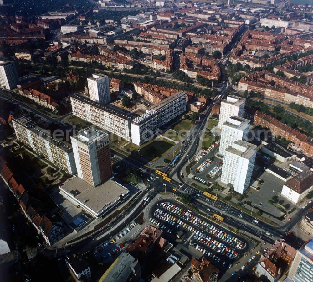 Erfurt from the bird's eye view: Intersection Yuri Gagarin Ring / Kraempfer street in Erfurt in Thuringia